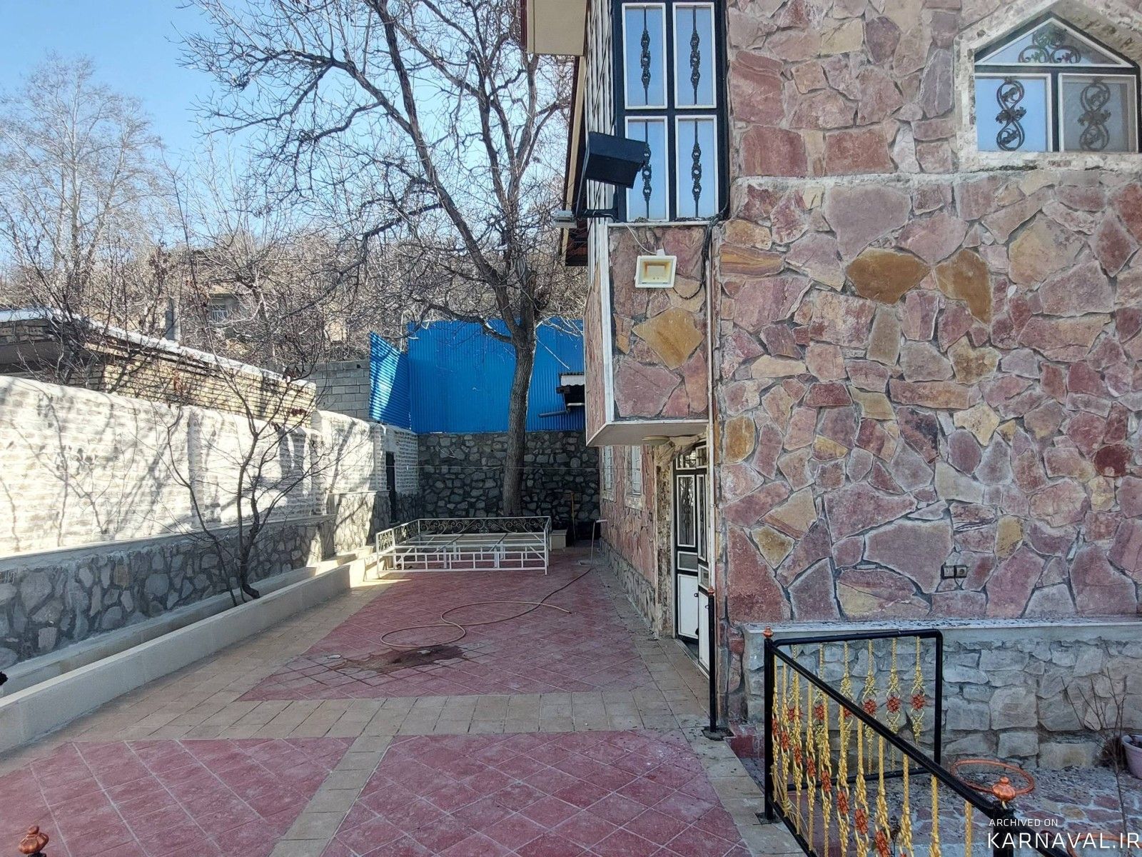واحدی شیک، دارای تراسی با منظره شهر و کوهستان