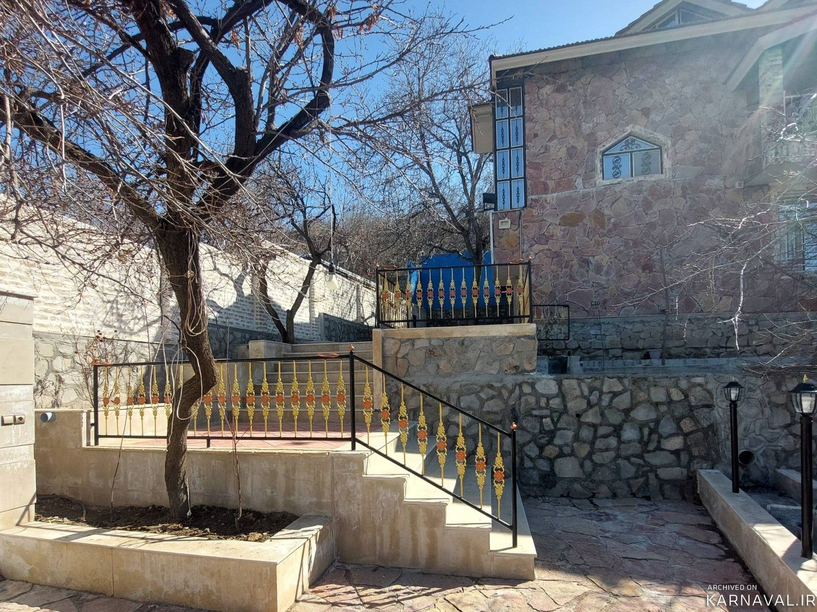 واحدی شیک، دارای تراسی با منظره شهر و کوهستان