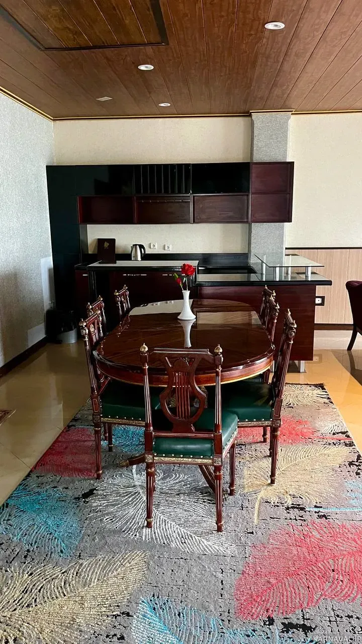 https://media.karnaval.ir/uploads/2024/06/77446.webp