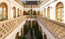 اقامتگاه سنتی قصر منشی اصفهان اقامتگاه سنتی قصر منشی اصفهان