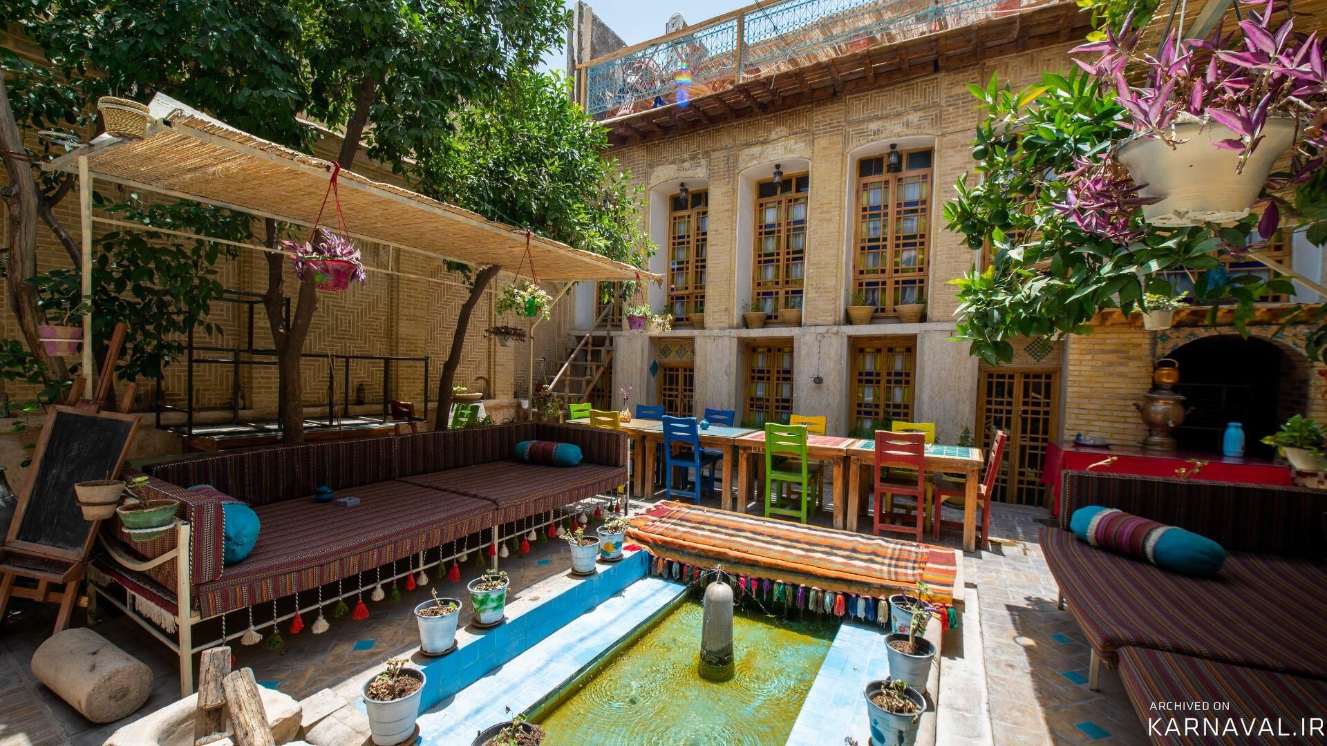اقامتگاه بوم گردی عمارت هفت رنگ شیراز