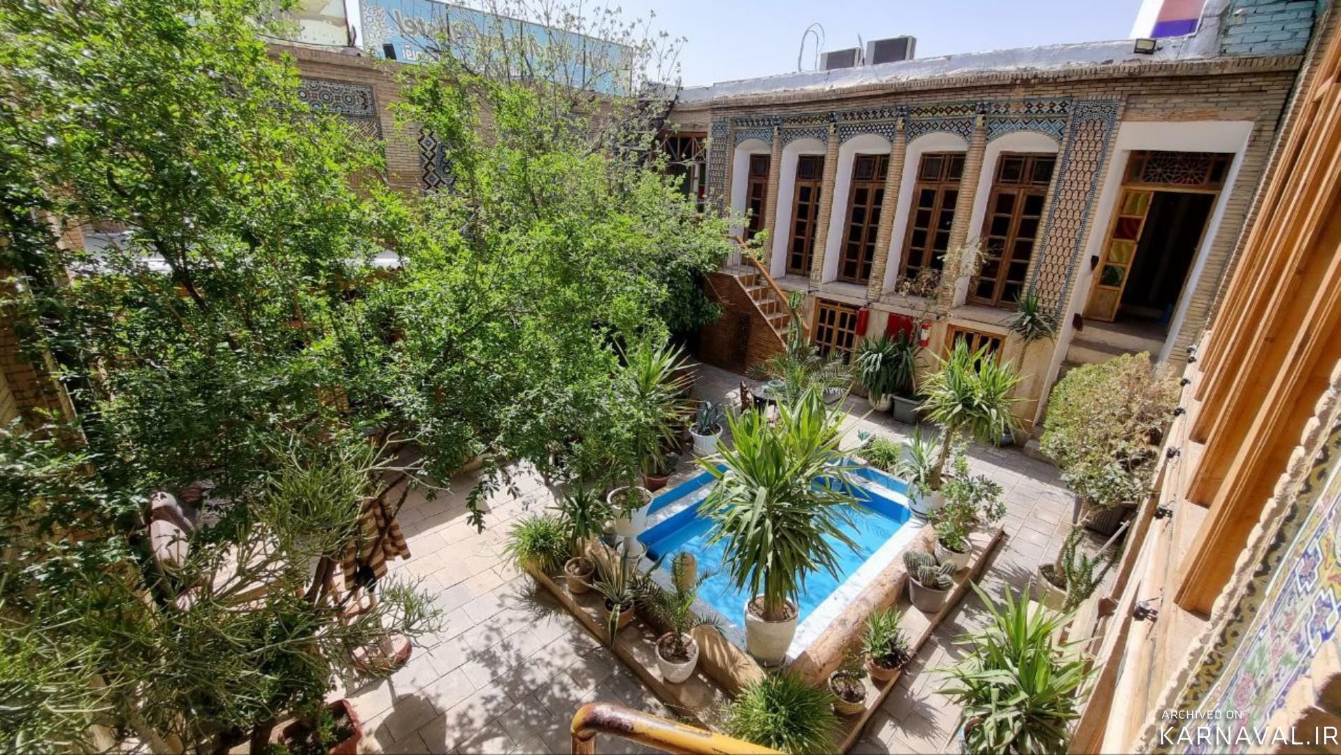 اقامتگاه سنتی گل طاها شیراز