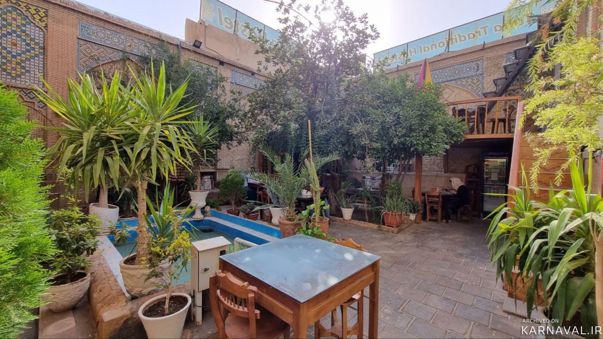 اقامتگاه سنتی گل طاها شیراز