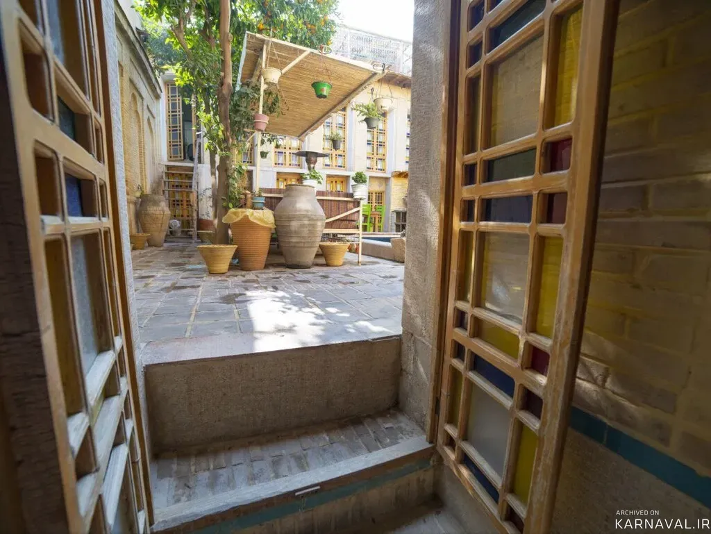 اقامتگاه بوم گردی عمارت هفت رنگ شیراز