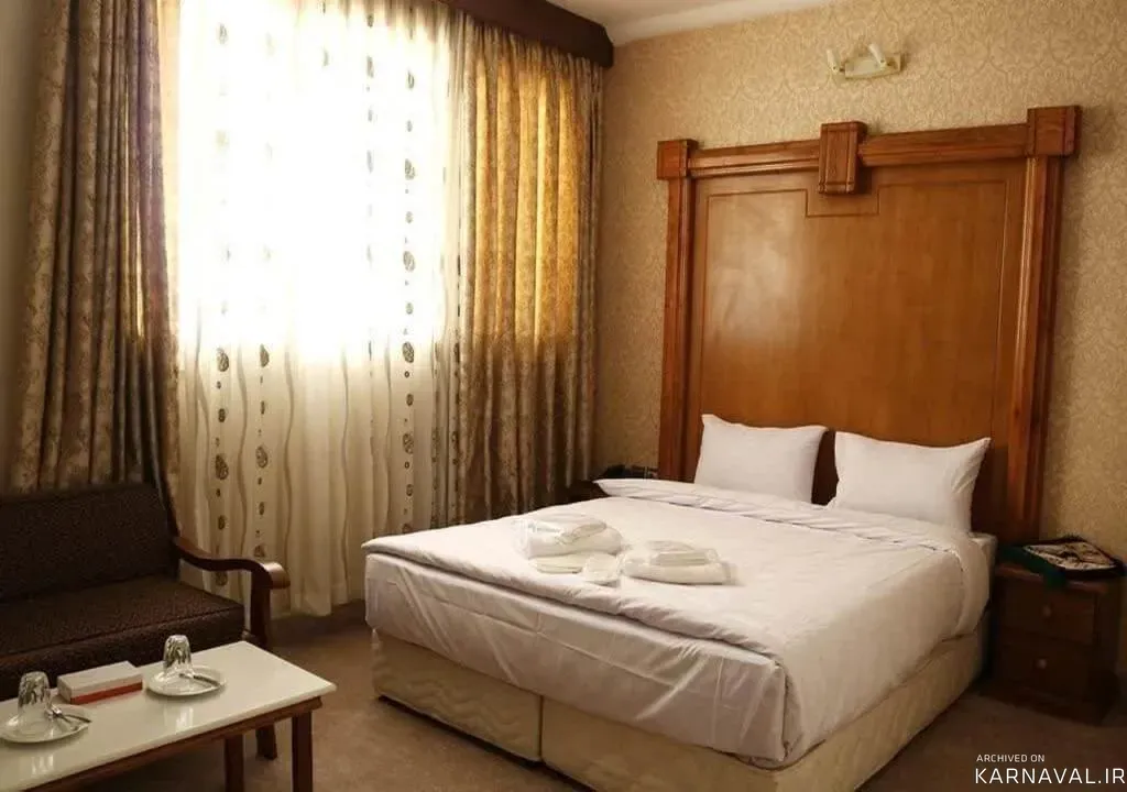 https://media.karnaval.ir/uploads/2024/10/54704.webp