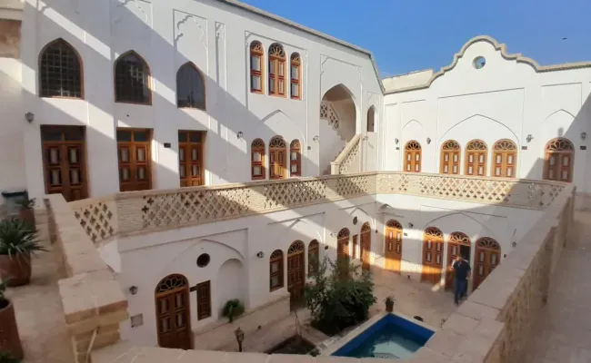 اقامتگاه سنتی عمارت شاه نشین کاشان اقامتگاه سنتی عمارت شاه نشین کاشان