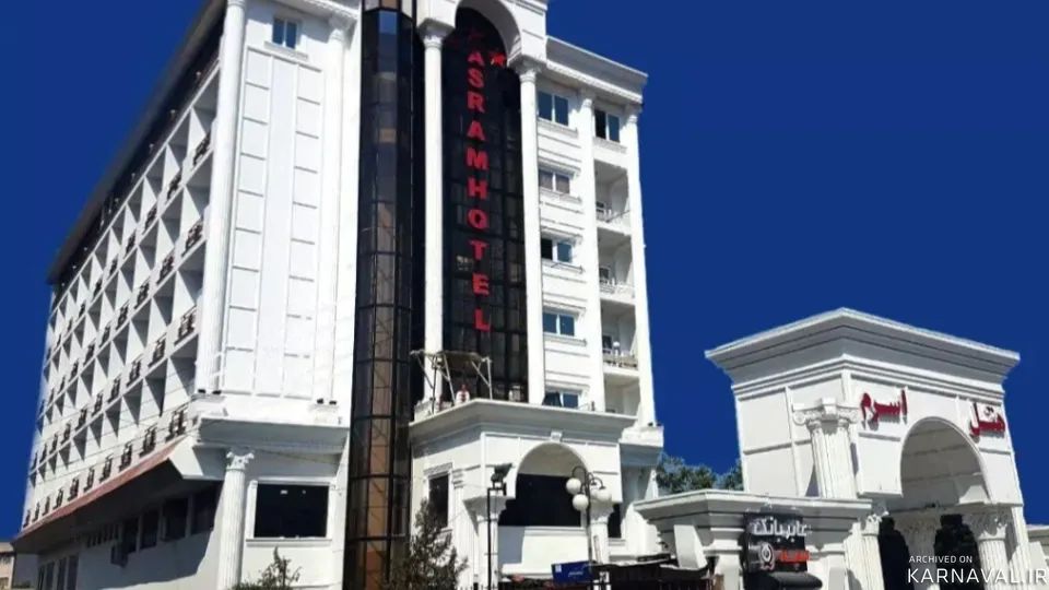 https://media.karnaval.ir/uploads/2024/11/pod-hotel-hotel-66def5e14caa0dfe51f3914b.jpg
