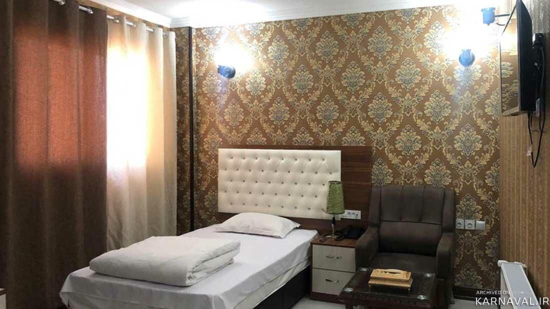 https://media.karnaval.ir/uploads/2024/12/37530.jpeg