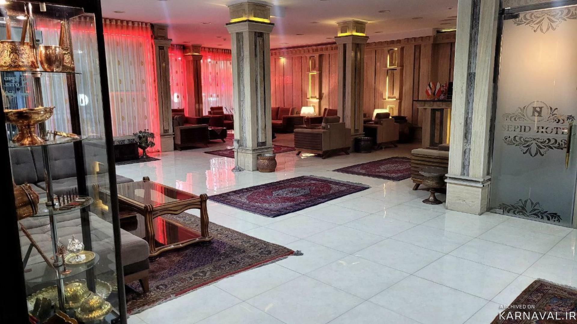 https://media.karnaval.ir/uploads/2024/12/44012.jpeg