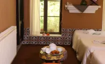 اقامتگاه بومگردی خانه باغ ایرانی (اتاق صدرالدین محلاتی) شیراز اقامتگاه بومگردی خانه باغ ایرانی (اتاق صدرالدین محلاتی) شیراز