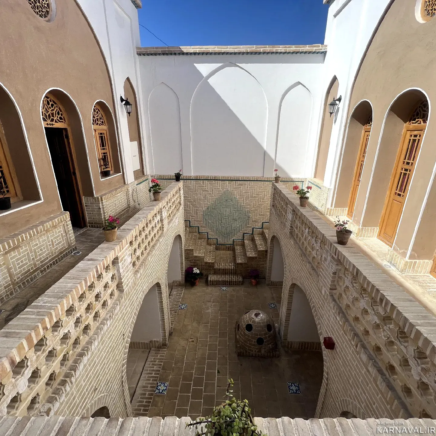 هتل سنتی سرای دلنواز (اتاق شاه نشین) کاشان