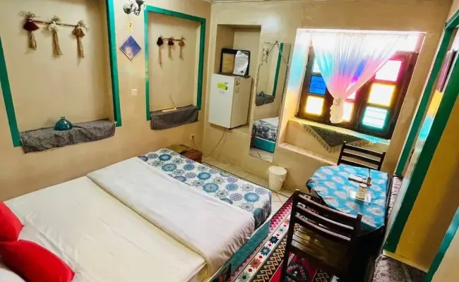 اقامتگاه بومگردی ماه منیر (اتاق ایوان) شیراز اقامتگاه بومگردی ماه منیر (اتاق ایوان) شیراز