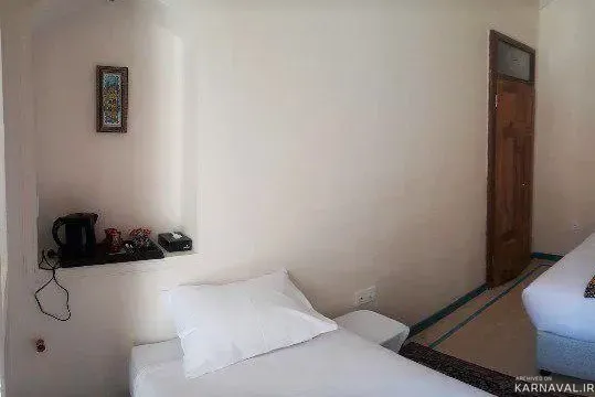 هتل سنتی کاشانه روشن (سه نفره با سرویس)،زیر همکف کاشان هتل سنتی کاشانه روشن (سه نفره با سرویس)،زیر همکف کاشان