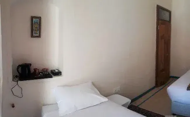 هتل سنتی کاشانه روشن (سه نفره با سرویس)،زیر همکف کاشان هتل سنتی کاشانه روشن (سه نفره با سرویس)،زیر همکف کاشان