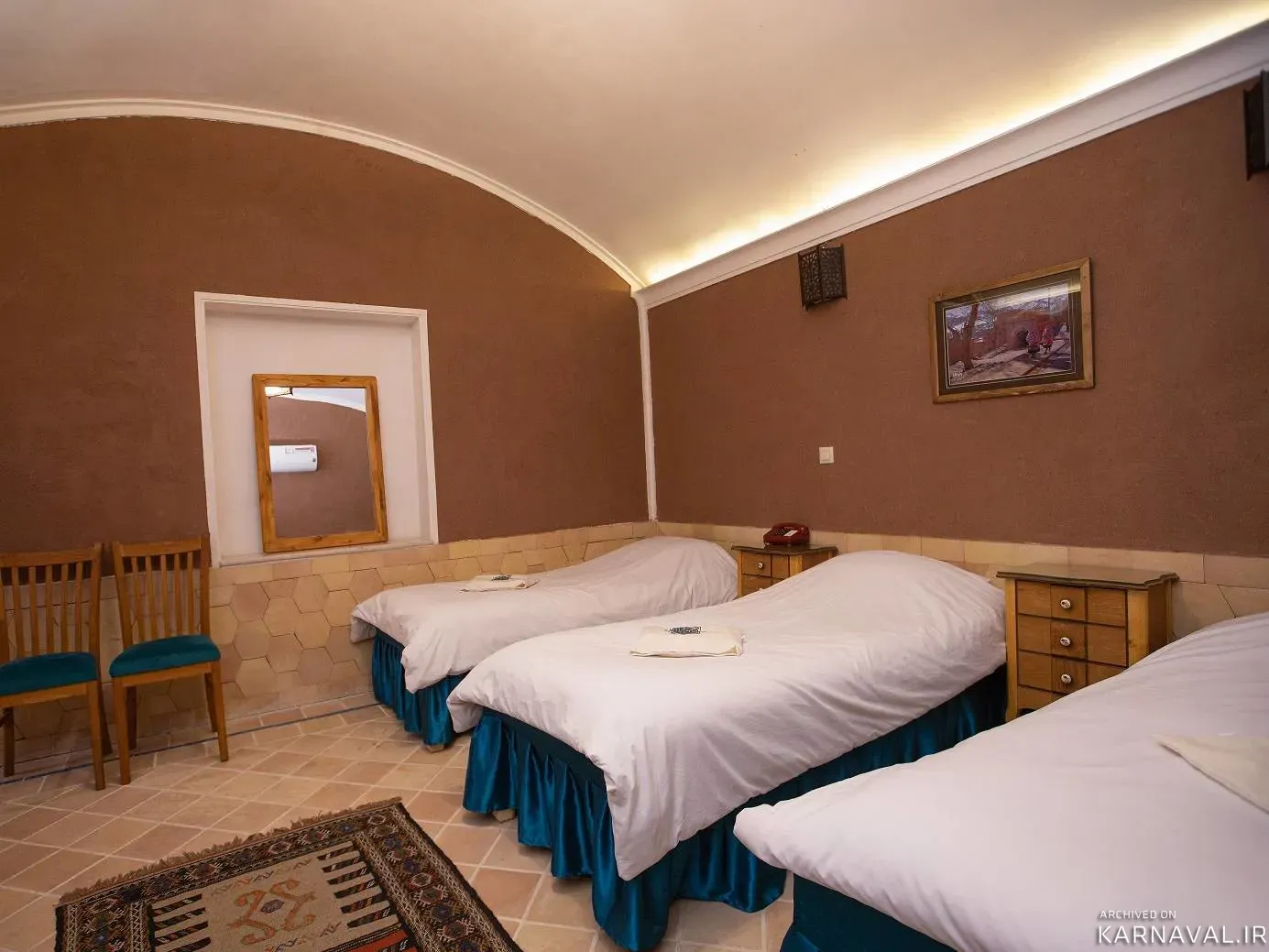 هتل سنتی باباافضل (اتاق آبگینه) کاشان