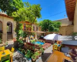 اقامتگاه بومگردی عمارت هفت رنگ (چپر خونه) شیراز اقامتگاه بومگردی عمارت هفت رنگ (چپر خونه) شیراز