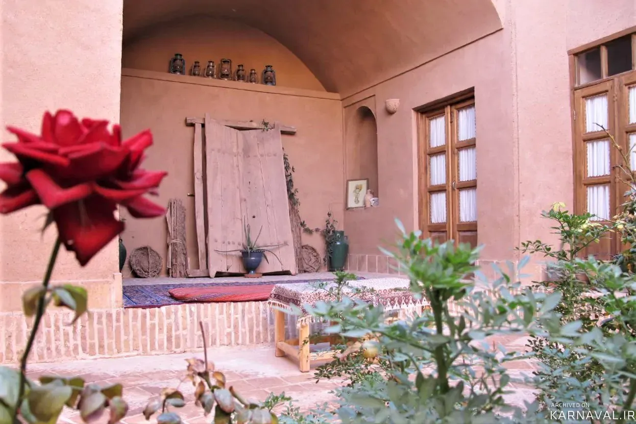 اقامتگاه بومگردی خانه رستم(اتاق مروارید) یزد اقامتگاه بومگردی خانه رستم(اتاق مروارید) یزد