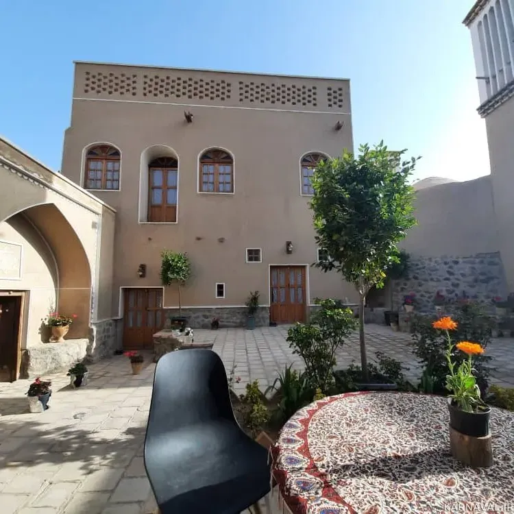 هتل سنتی افوشتا (اتاق سه دری) نطنز