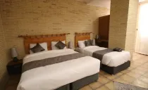 هتل سنتی عمارت هفت دری (آذر دخت 207) شیراز هتل سنتی عمارت هفت دری (آذر دخت 207) شیراز