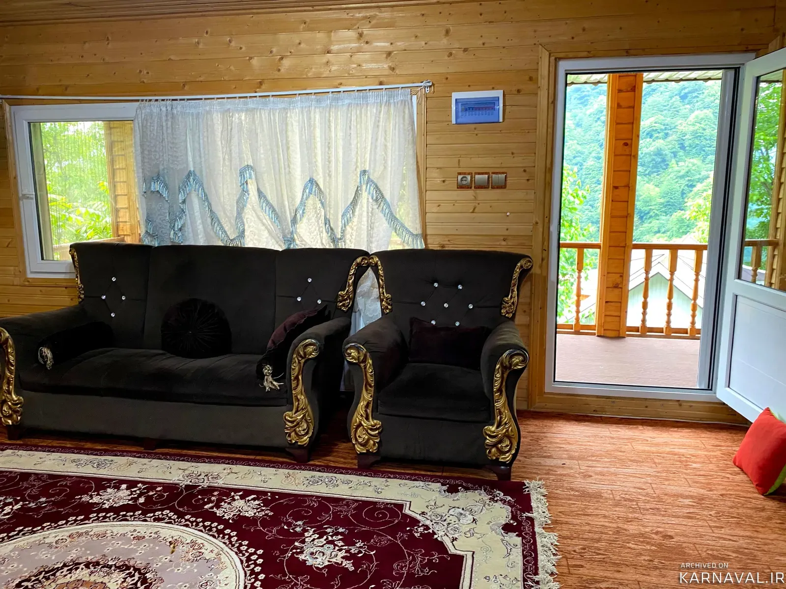 کلبه جنگلی اسب ریسه نزدیک رودخانه و ییلاقات اولسبلنگاه