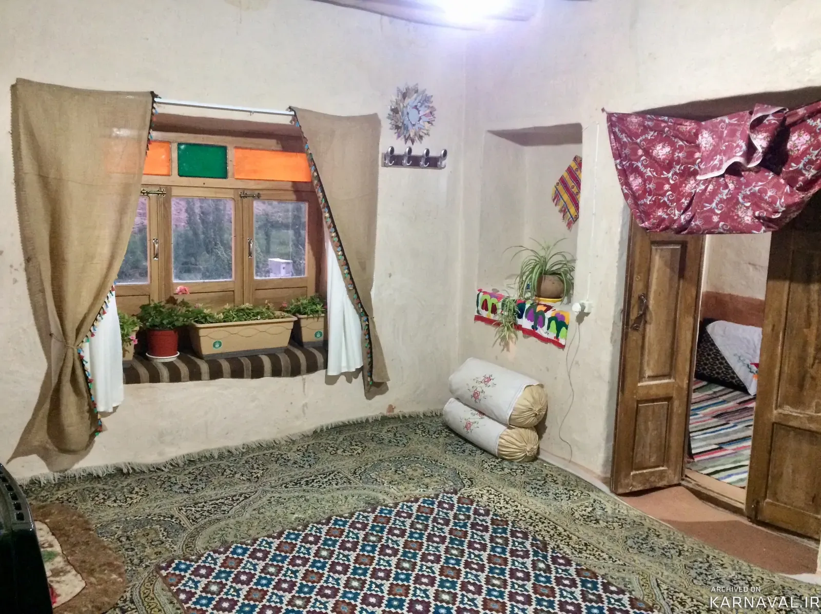 اقامتگاه بوم‌گردی یادگار مجن(اتاق گل سفید) شاهرود