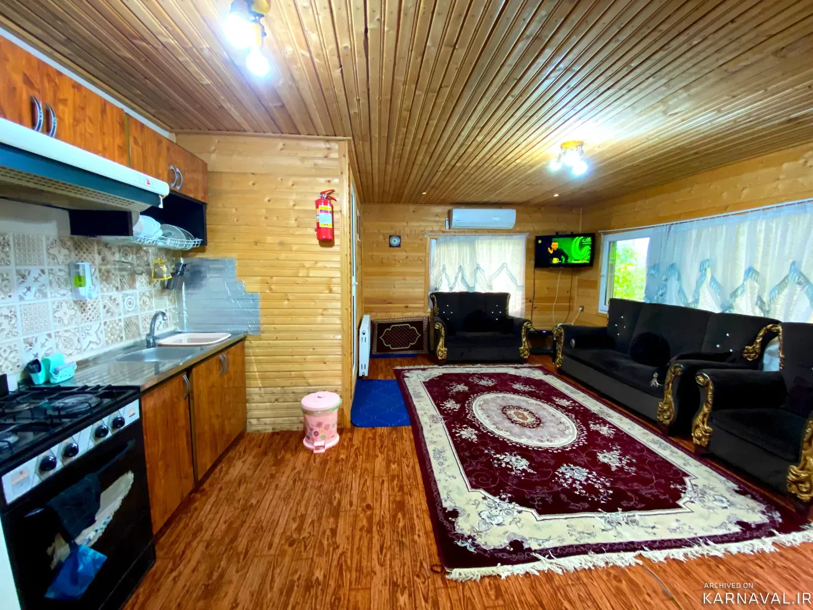 کلبه جنگلی اسب ریسه نزدیک رودخانه و ییلاقات اولسبلنگاه