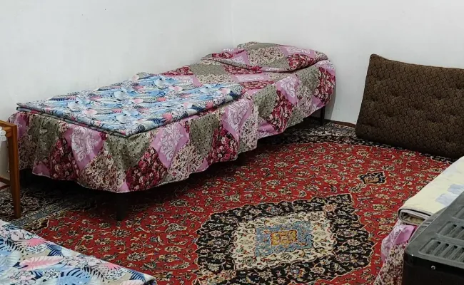 اقامتگاه بومگردی سرقنات (اتاق چارسو) آباده اقامتگاه بومگردی سرقنات (اتاق چارسو) آباده