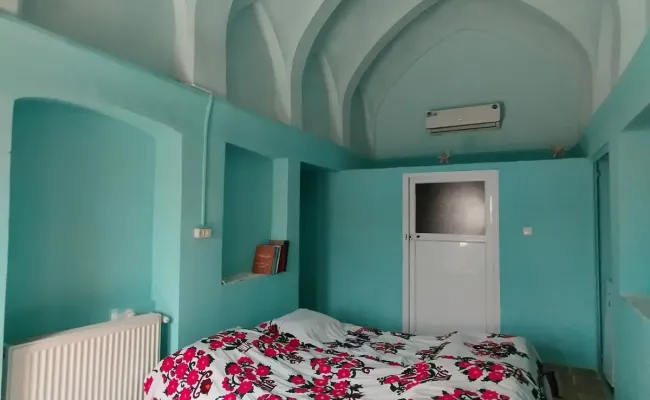اقامتگاه بومگردی موزه اسباببازی (اتاق 1) کاشان اقامتگاه بومگردی موزه اسباببازی (اتاق 1) کاشان
