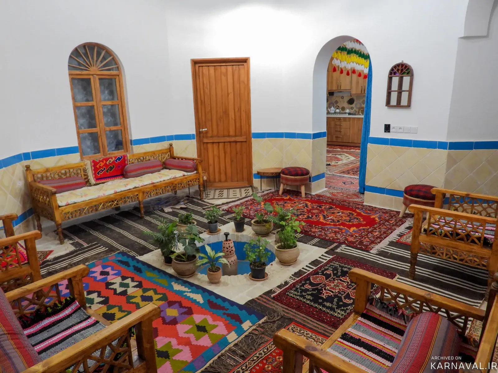 اقامتگاه بوم‌گردی سرای امیربیک (واحد شاه نشین) روستای اسفندیار طبس