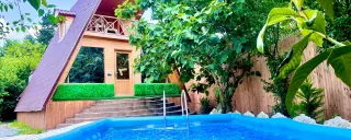 کلبه سوئیسی استخردار آبگرم آرش شیرگاه کلبه سوئیسی استخردار آبگرم آرش شیرگاه
