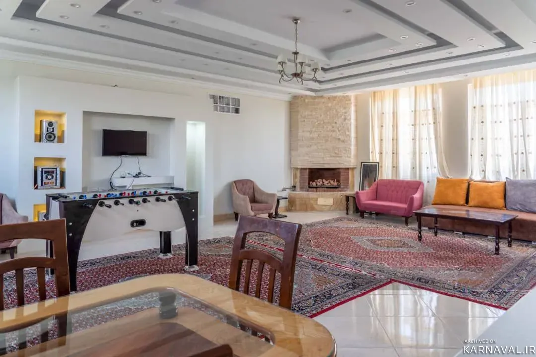 ویلا استخردار آبگرم آرین با جکوزی و فوتبال دستی کردان