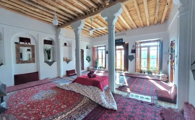 اقامتگاه بومگردی تاریخی یحیی بیک (شاه نشین) شیروان اقامتگاه بومگردی تاریخی یحیی بیک (شاه نشین) شیروان