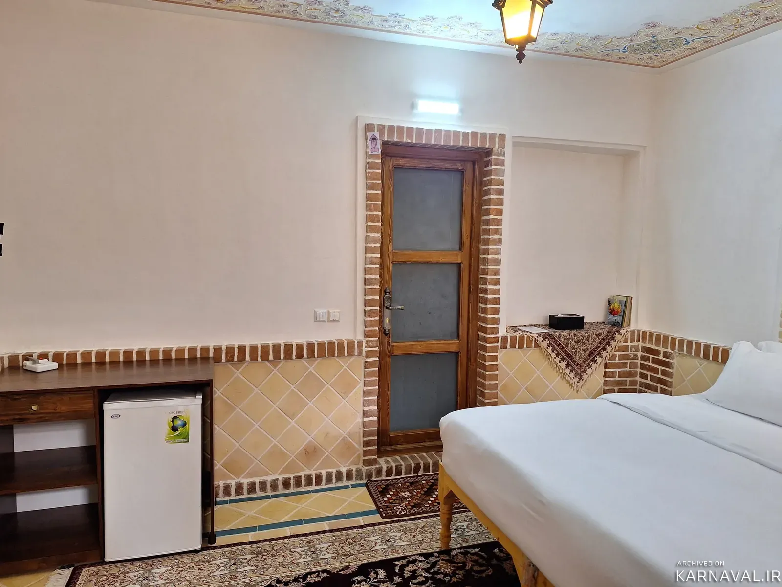 اقامتگاه بوم‌گردی دیاوا (اتاق دبل حوضخانه ۵) با صبحانه رایگان بادرود