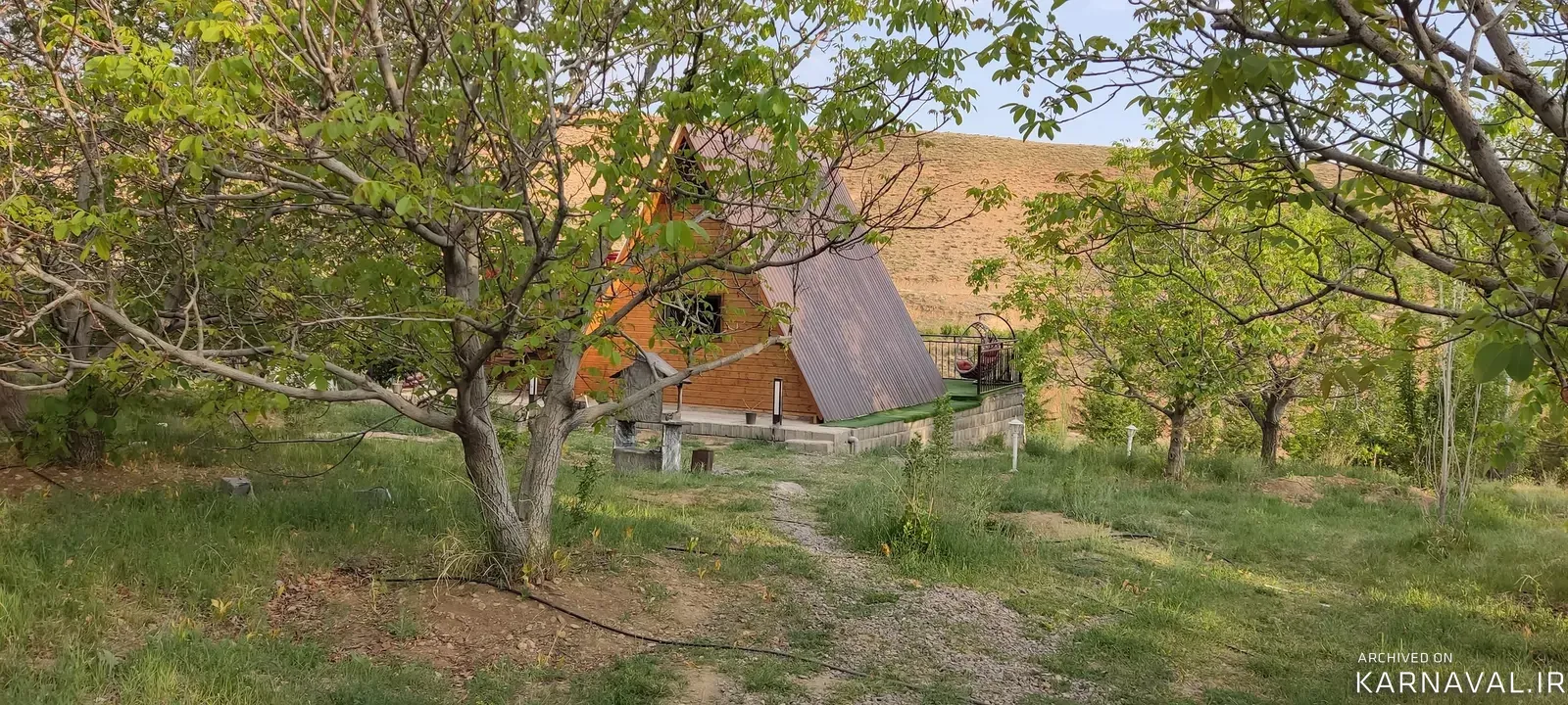 کلبه سوییسی سرزمین سبز با جکوزی سمیرم