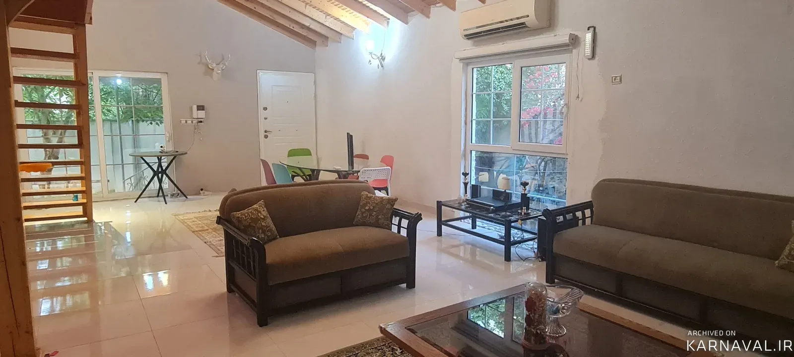 ویلا دوبلکس با سقف چوبی زیبا کنار