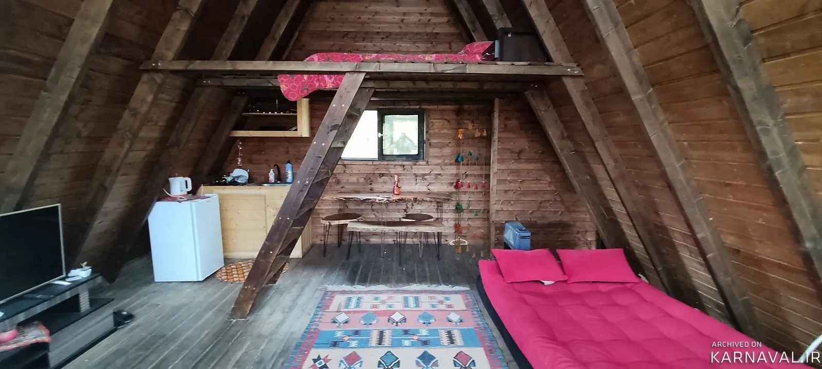 کلبه سوییسی سرزمین سبز با جکوزی سمیرم