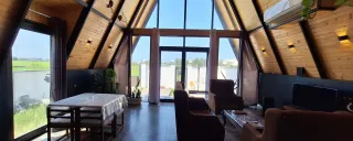 کلبه سوئیسی کارن با جکوزی سرخ رود کلبه سوئیسی کارن با جکوزی سرخ رود