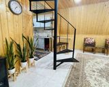 کلبه سوئیسی نقلی تک خواب با حیاطی دربست کلبه سوئیسی نقلی تک خواب با حیاطی دربست