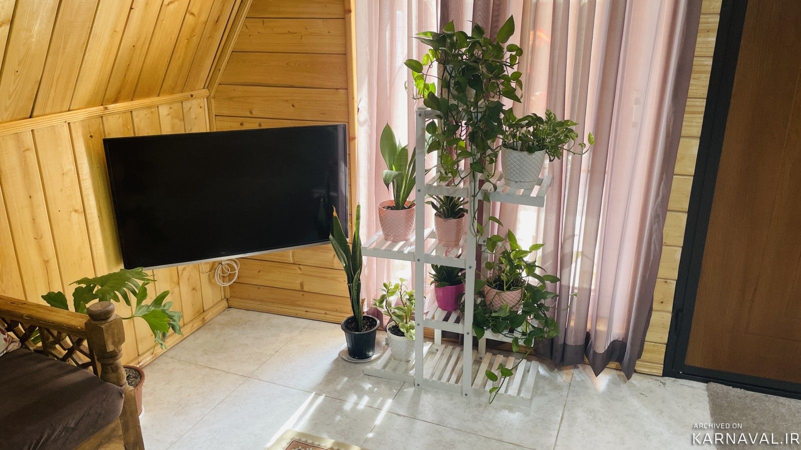 کلبه سوئیسی نقلی تک خواب با حیاطی دربست