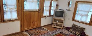 کلبه چوبی نقلی گلها کلبه چوبی نقلی گلها