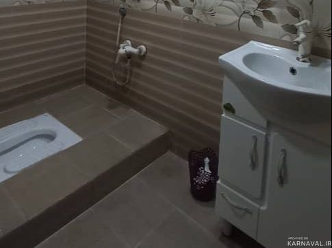 خانه ی نیک با حیاط نور رنگی