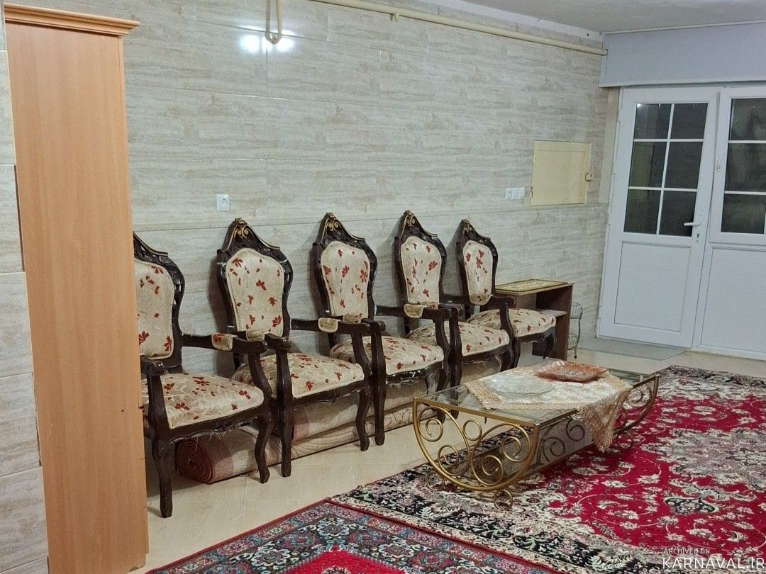 اقامتگاه آیلین با درختان میوه و گل و گیاه