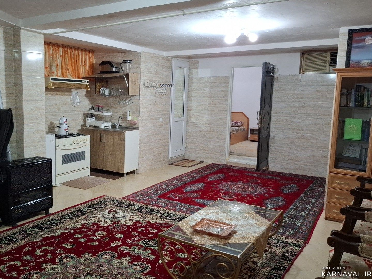 اقامتگاه آیلین با درختان میوه و گل و گیاه