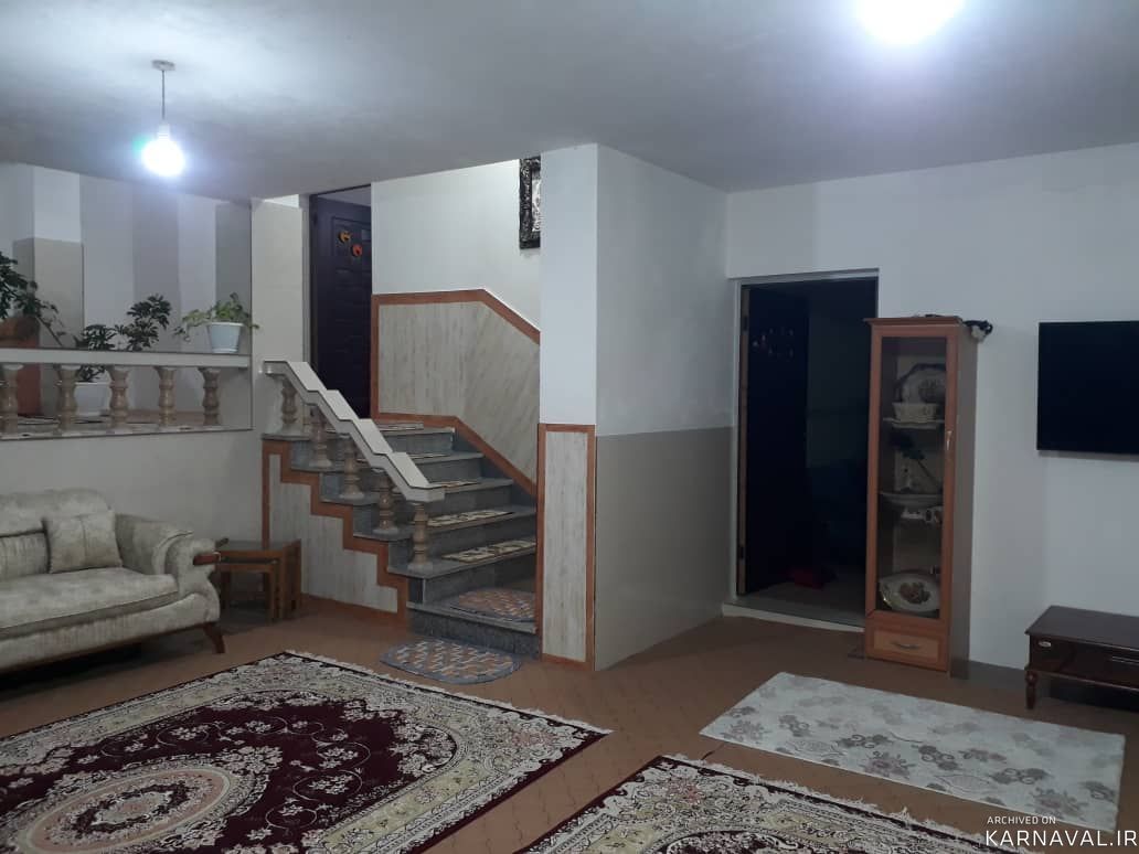 ویلا نیم پیلوت بام با منظره جنگل و مزرعه برنج