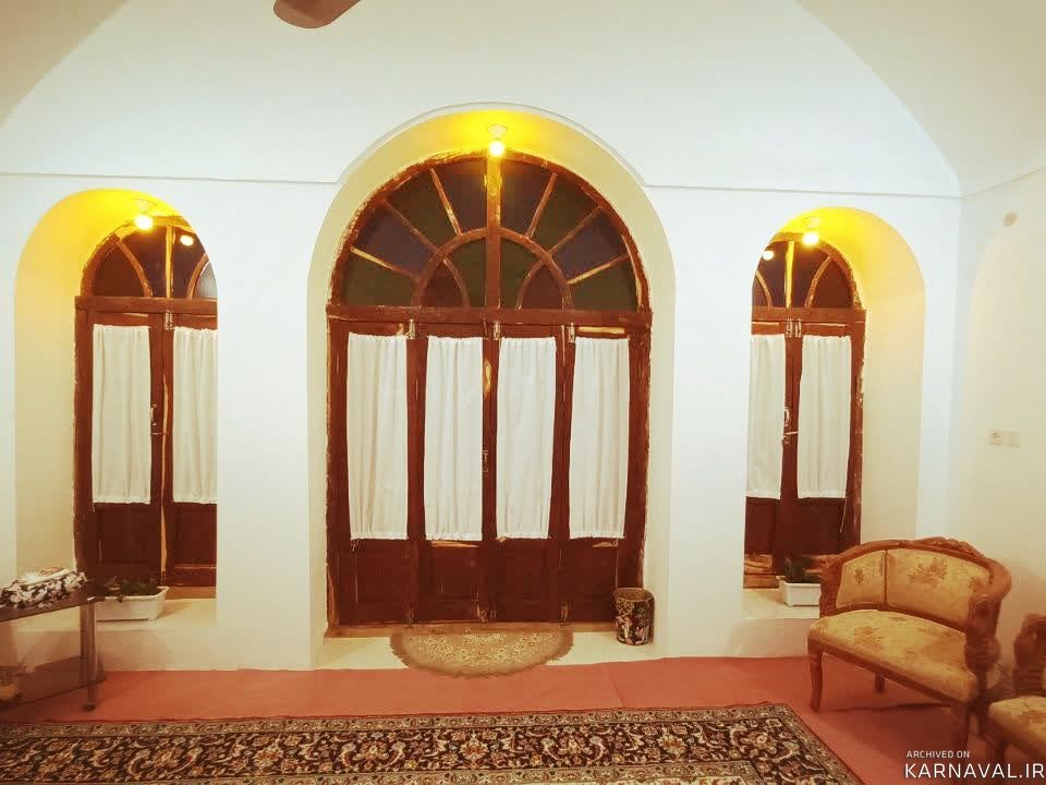 سنتی و دنج در دوقدمی میدان تاریخی امیرچخماق سنتی و دنج در دوقدمی میدان تاریخی امیرچخماق