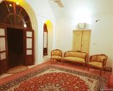 سنتی و دنج در دوقدمی میدان تاریخی امیرچخماق سنتی و دنج در دوقدمی میدان تاریخی امیرچخماق