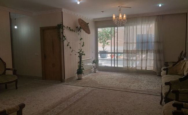آپارتمان با حیاط اختصاصی نزدیک پل خواجو آپارتمان با حیاط اختصاصی نزدیک پل خواجو