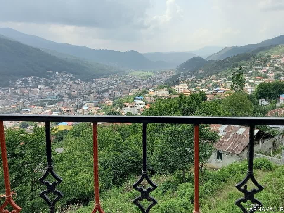 ویلای تک خوابه تمشک با منظره جنگل و شهر