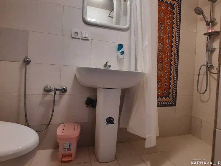 اقامتگاه سنتی افوشتا (اتاق سه‌دری)