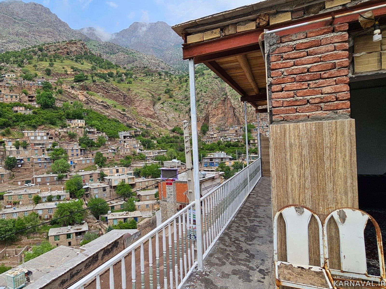 خانه روستایی تک خوابه با منظره کوهستانی